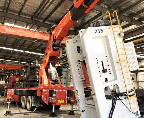 南溪附近随车吊出租，轻松解决运输难题