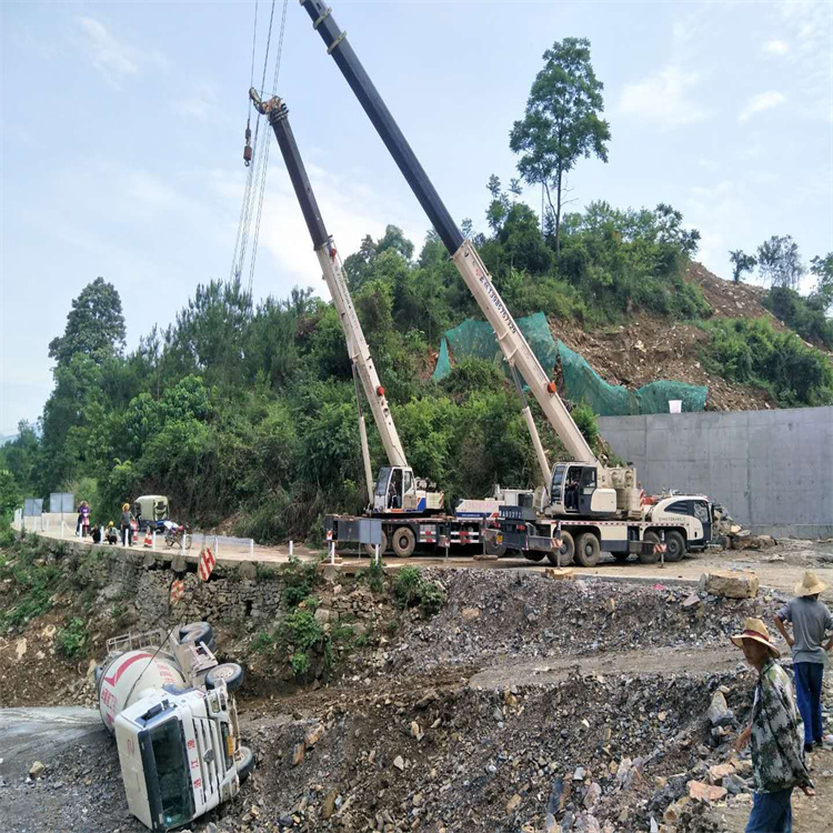 南溪汽车掉沟里叫吊车救援要多少钱